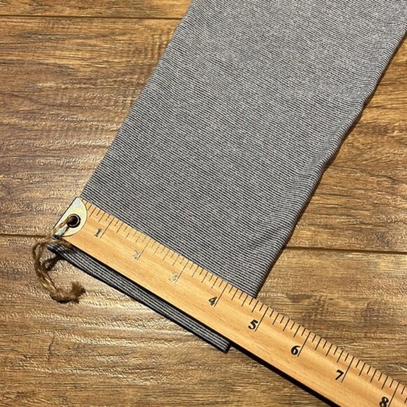 Lululemon striped grey and white Capri leggings - Picture 6 of 10